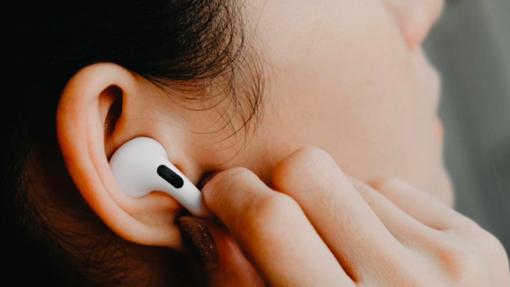 Apple poderá equipar os Airpods com câmaras alimentadas por IA