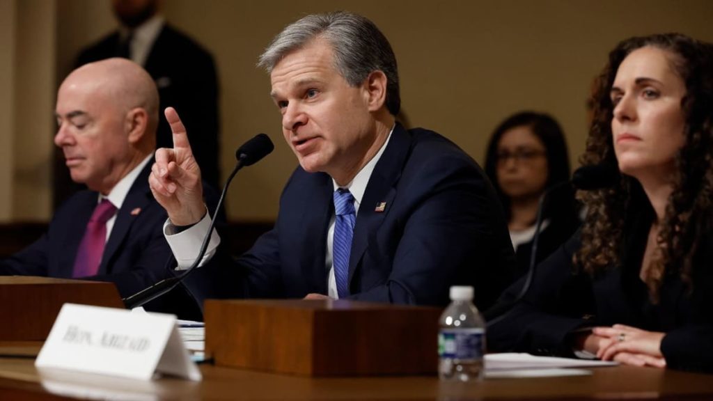 Diretor do FBI diz que TikTok é uma preocupação de “segurança nacional”