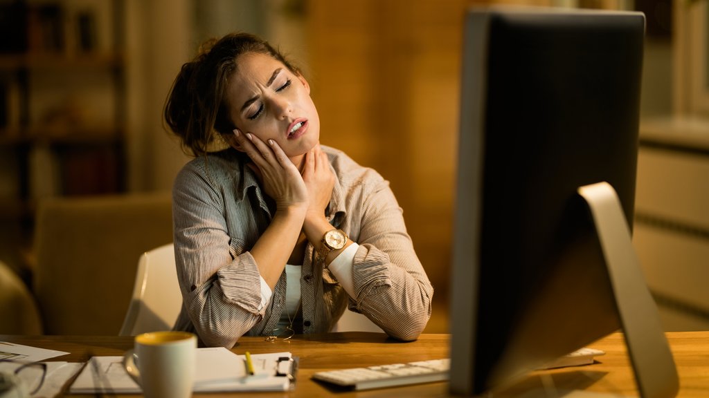 Trabalho ao computador: 5 exercícios para aliviar o desconforto