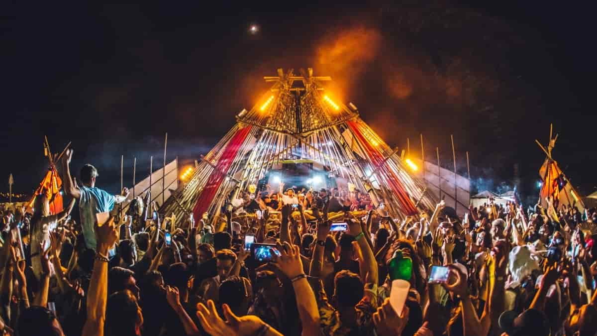 Crie o cartaz do seu festival ideal com base naquilo que ouve no Spotify!