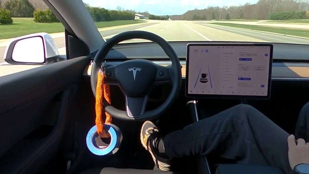 Enganar o AutoPilot da Tesla? Nova atualização dos carros elétricos acaba com esses truques