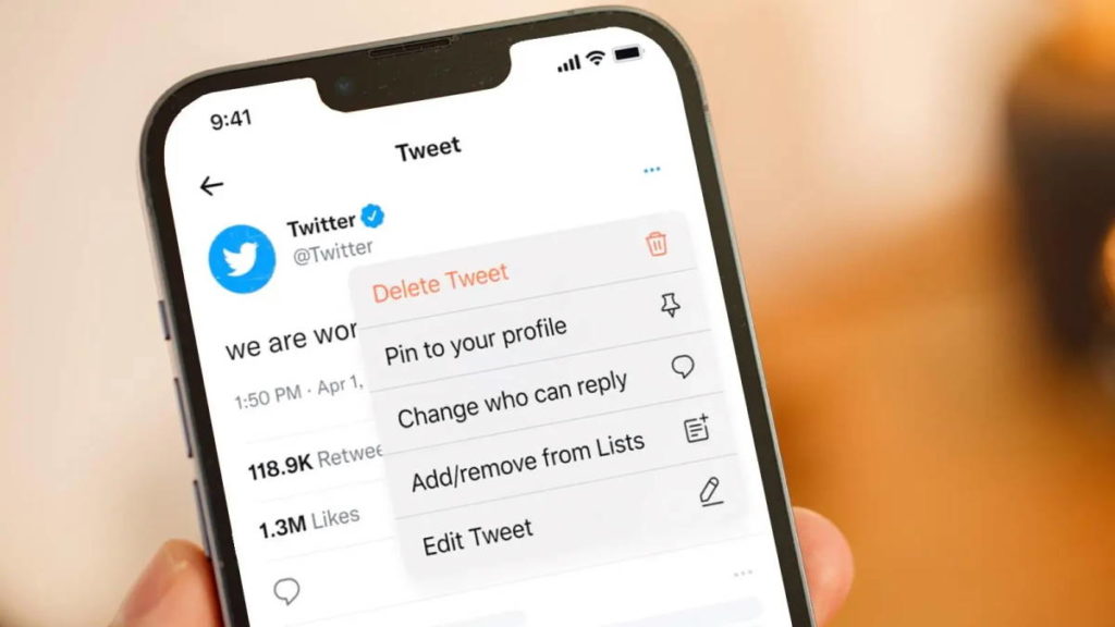 Já há quem venda iPhones com o antigo logo do Twitter por milhares de dólares