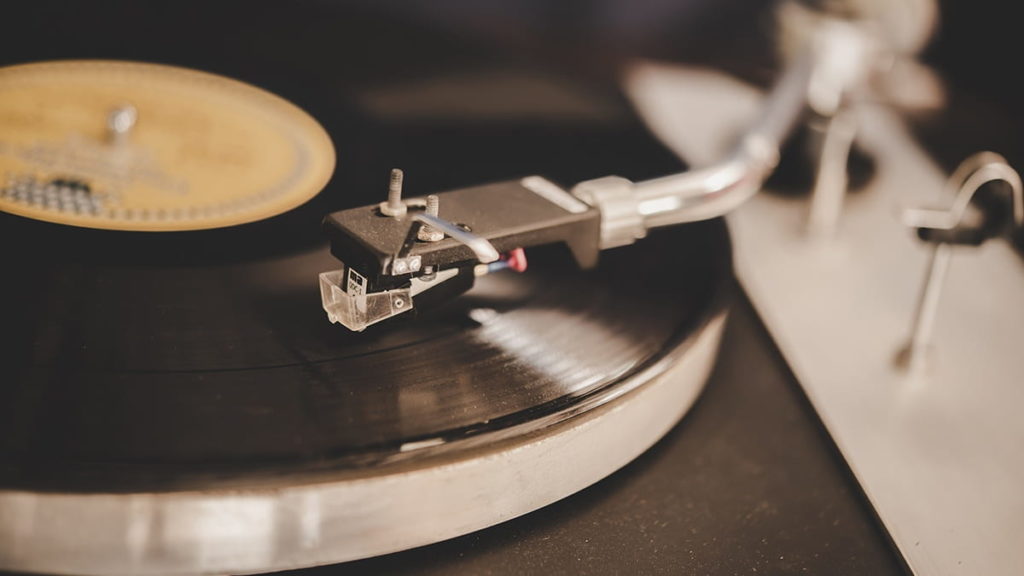 Na China, foram lançadas mais de 1.000 músicas com vozes geradas por IA