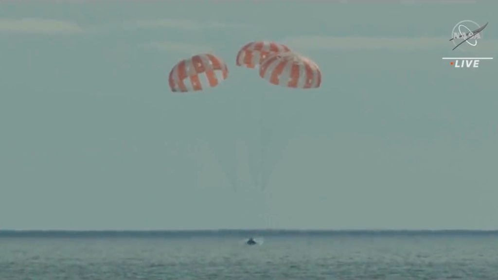 Artemis 1: cápsula da NASA mergulha no Oceano Pacífico
