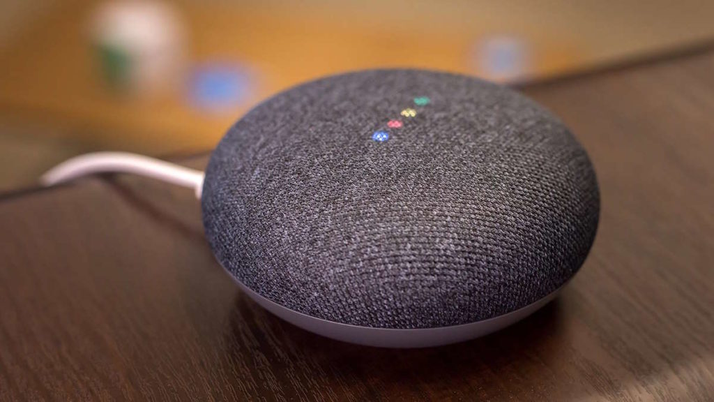 Altifalantes inteligentes da Google podiam ser espiados e conversas dos utilizadores ouvidas