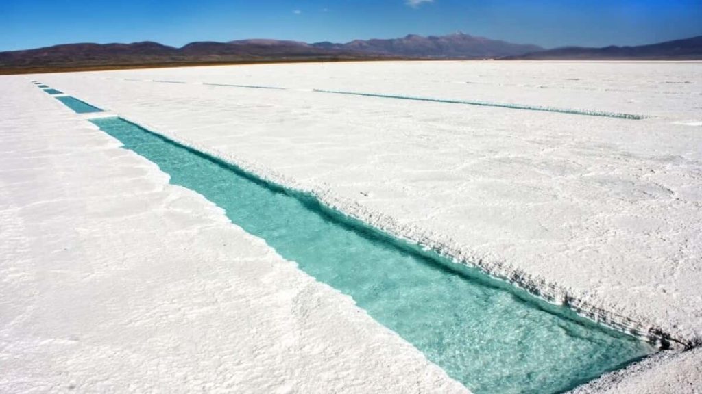 UE junta-se ao Chile para assegurar lítio e diminuir dependência da China