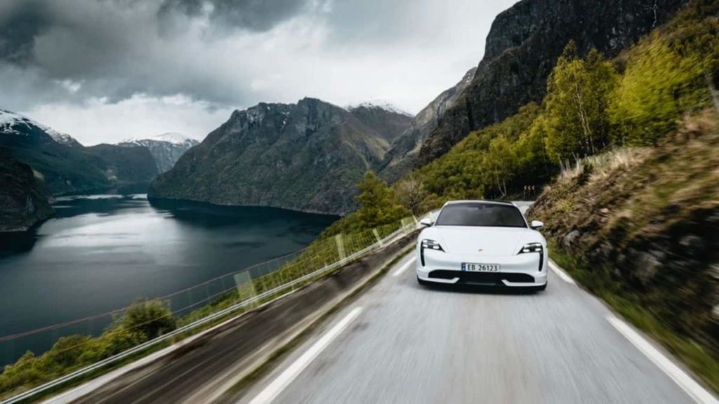 Nas estradas da Noruega, um em cada cinco carros já é elétrico