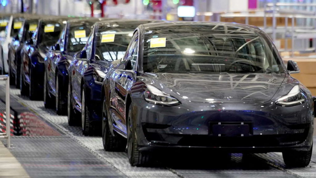 Mais uma crítica à jogada da Tesla: redução de preços deve-se à falta de “frescura do produto”
