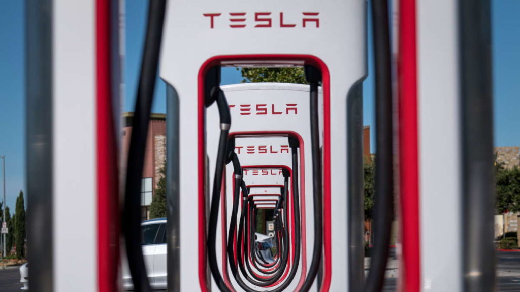 Tesla recebe 150 milhões de euros da União Europeia para expandir rede de Superchargers