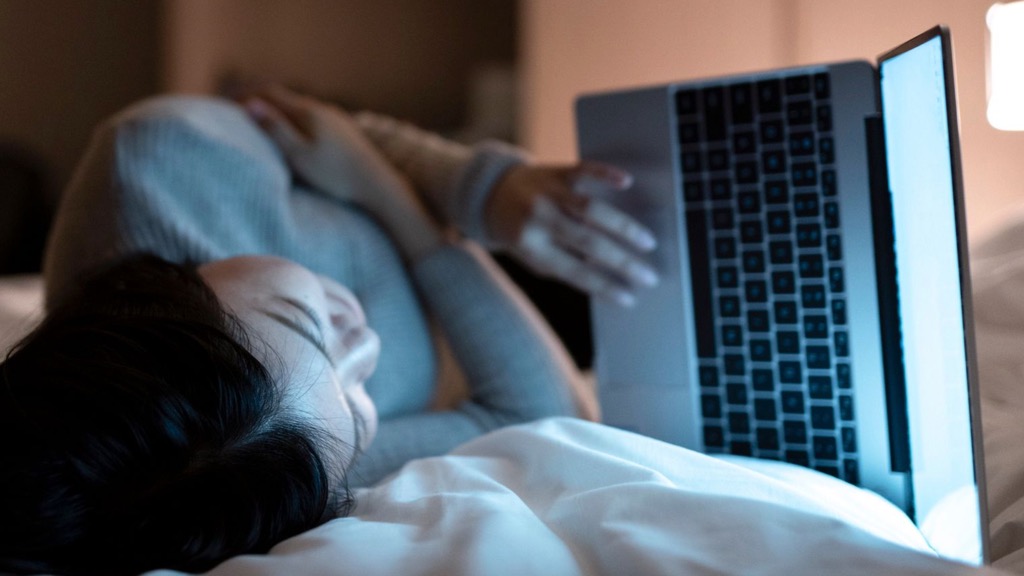 Redes sociais: Uso compulsivo pode trazer problemas sexuais?