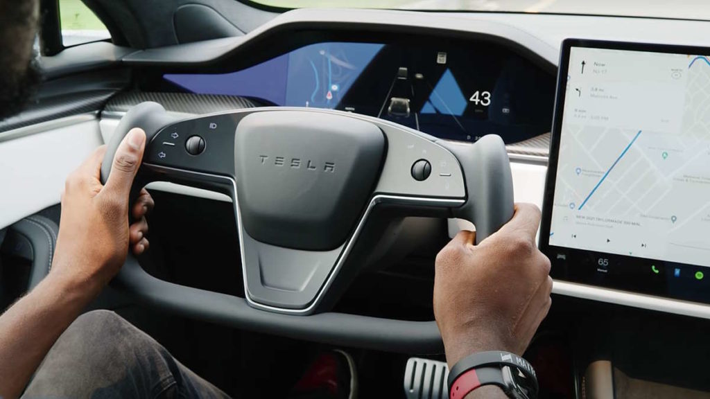 Tesla voltou a ter como proposta o volante redondo para o Model S e Model X