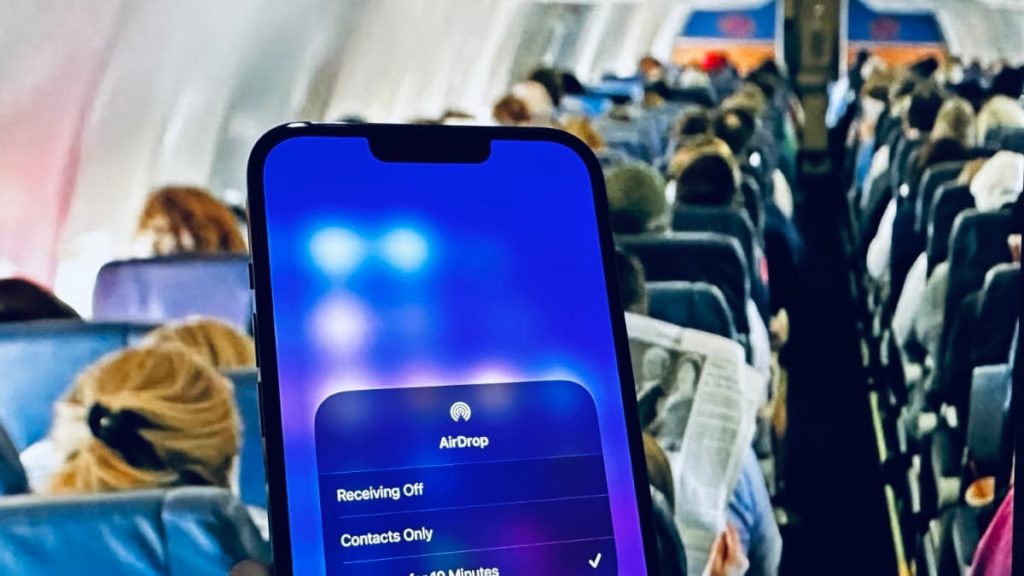 Usar o AirDrop para dizer que tem uma bomba dentro do avião… dá cadeia!