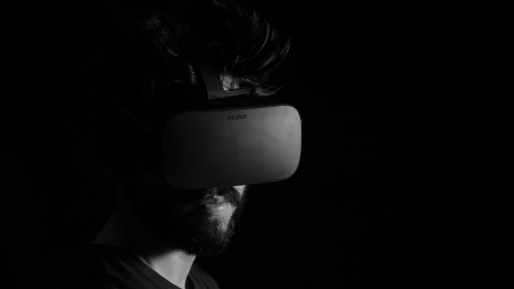 Pedófilos estão a recorrer à Realidade Virtual para verem imagens de crianças