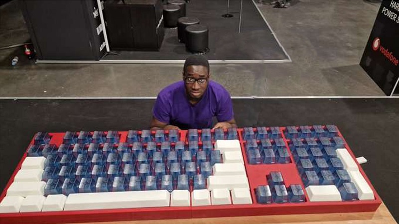 Foi criado um teclado gigante que custou 13.500 euros a fazer