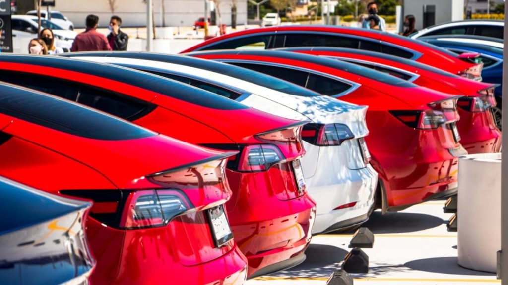Carros elétricos podem ficar muito mais baratos e há uma razão forte para isso
