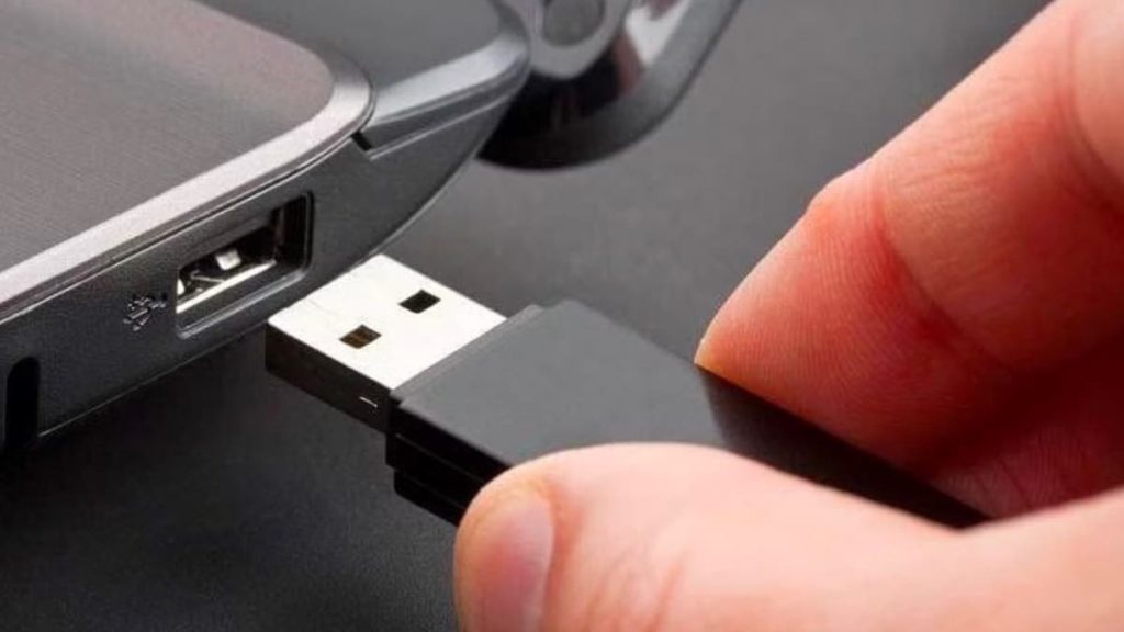 Estão a enviar aos jornalistas Pens USB programadas para explodir