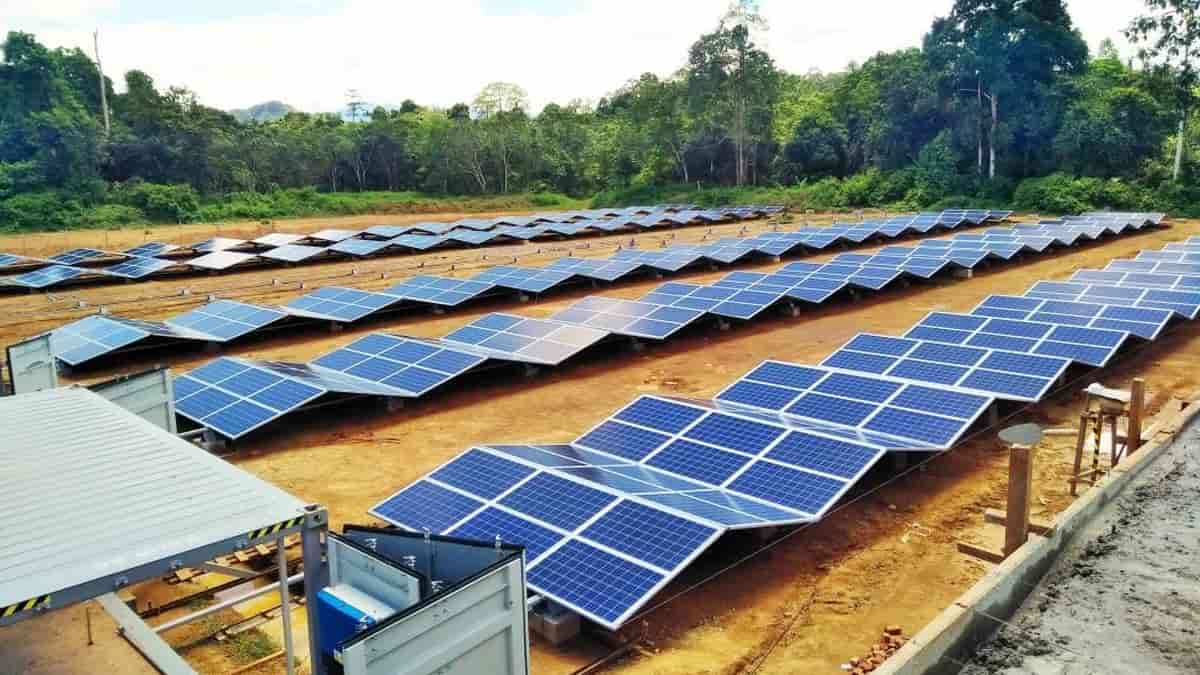 Não foi em Portugal, mas podia! Veja um “acordeão” de 200 painéis solares