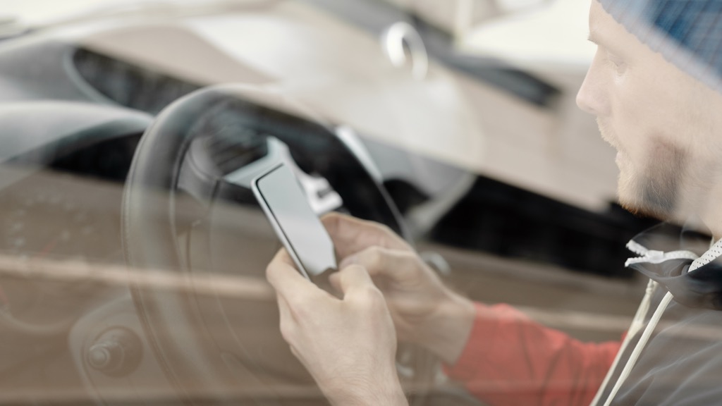 Atenção ao telemóvel ao volante! Autoridades estão a fiscalizar…