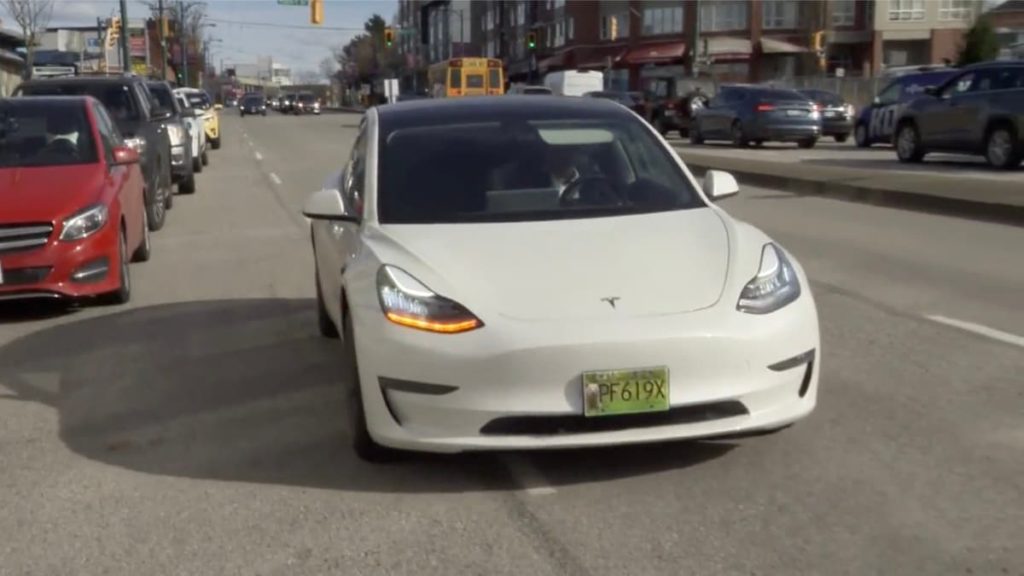 Homem enganou-se, abriu um Tesla Model 3 que não era seu e seguiu viagem