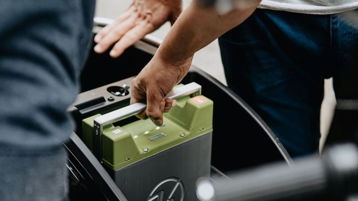 Carros e baterias menores: a solução para a escassez de matérias-primas