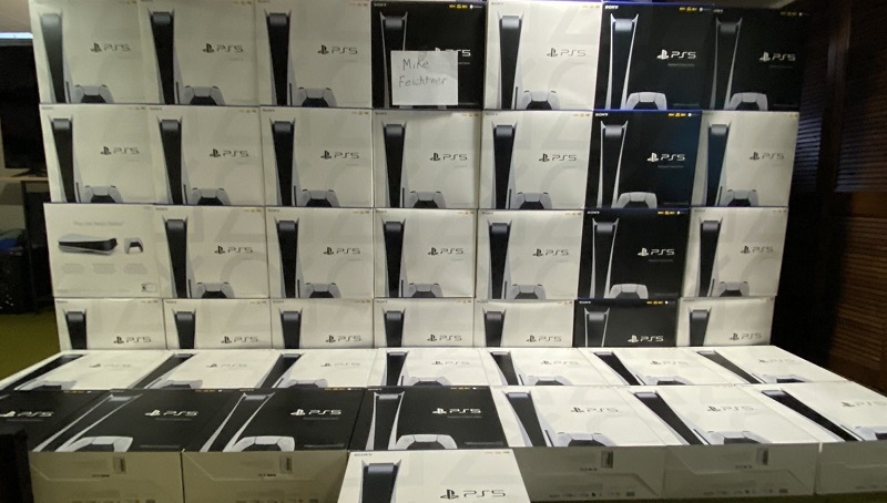 Scalpers estão a baixar o preço da PlayStation 5 por não as conseguirem vender