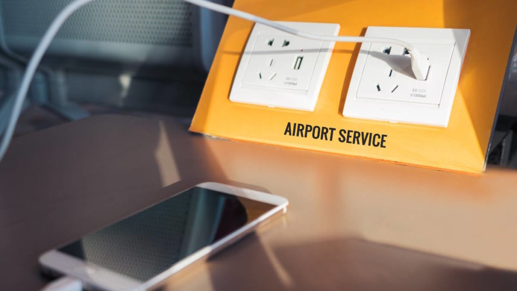Autoridades deixam alerta! Cuidado ao carregar o smartphone nas portas USB do aeroporto