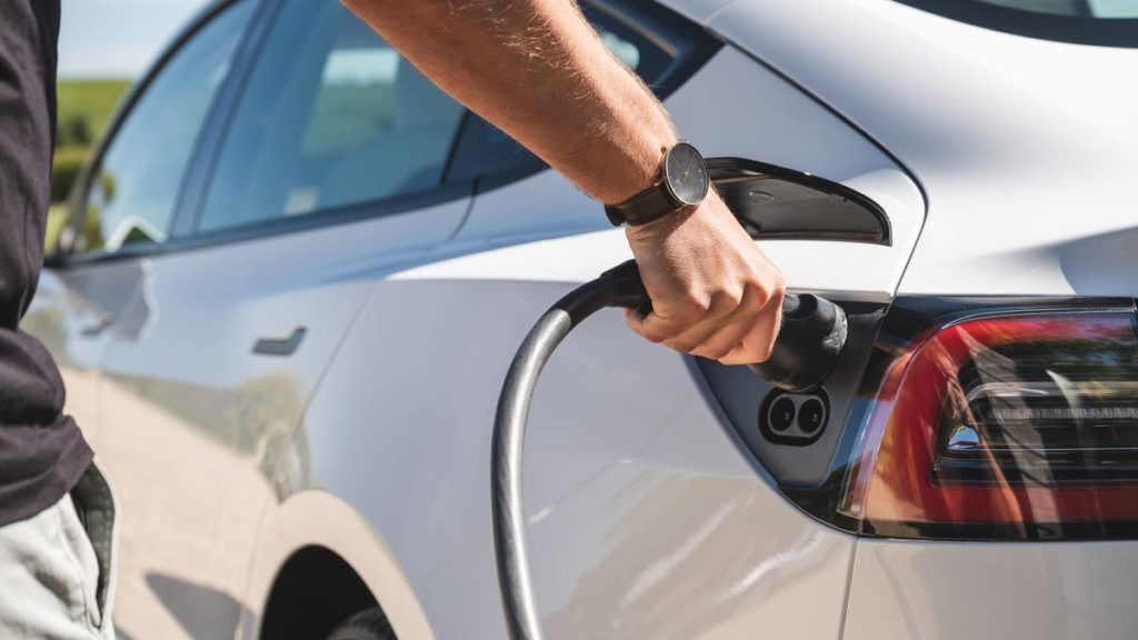 Quanto custa percorrer 100 km com um veículo 100% elétrico? Saiba a resposta