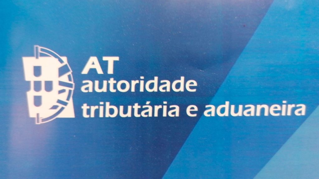 Não tem recibos verdes? Passe um ato isolado…