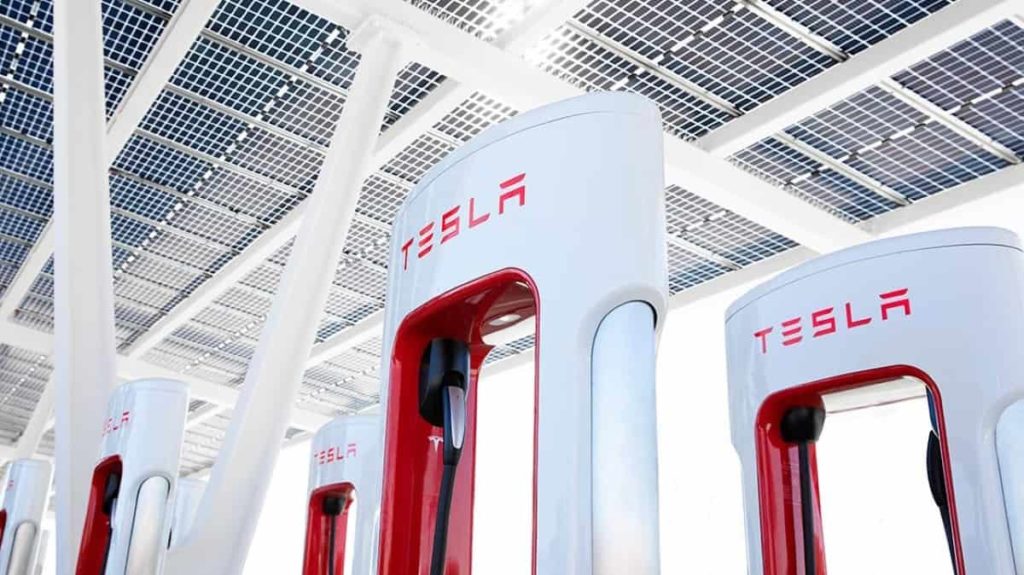 Tesla abre os Superchargers a todos os elétricos de forma gratuita por tempo limitado