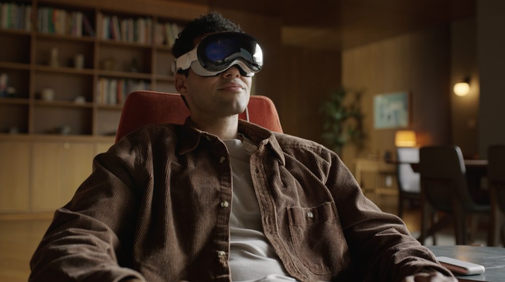 Apple terá planos para lançar uma versão mais acessível do Vision Pro até o fim de 2025