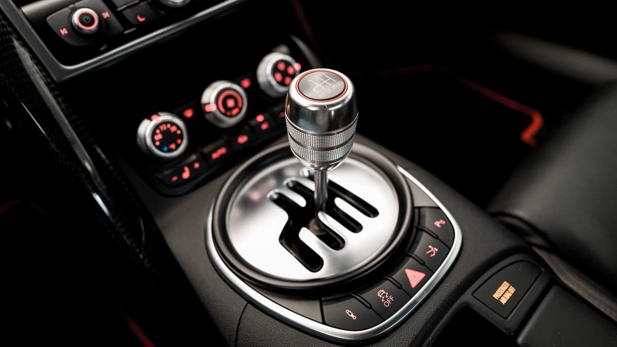 É o fim da caixa de velocidades manual? Carros automáticos dominam cada vez mais as estradas