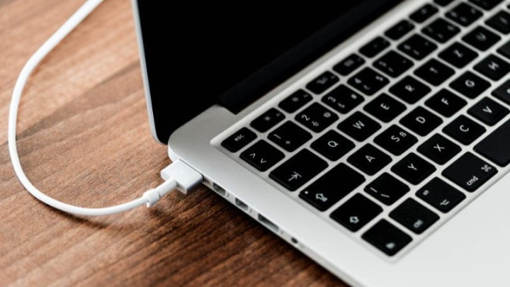 Manter o seu computador portátil sempre ligado à corrente é mau?