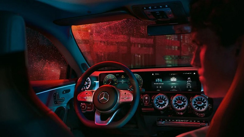 Condutores da Mercedes podem em breve recorrer ao ChatGPT para controlo de voz