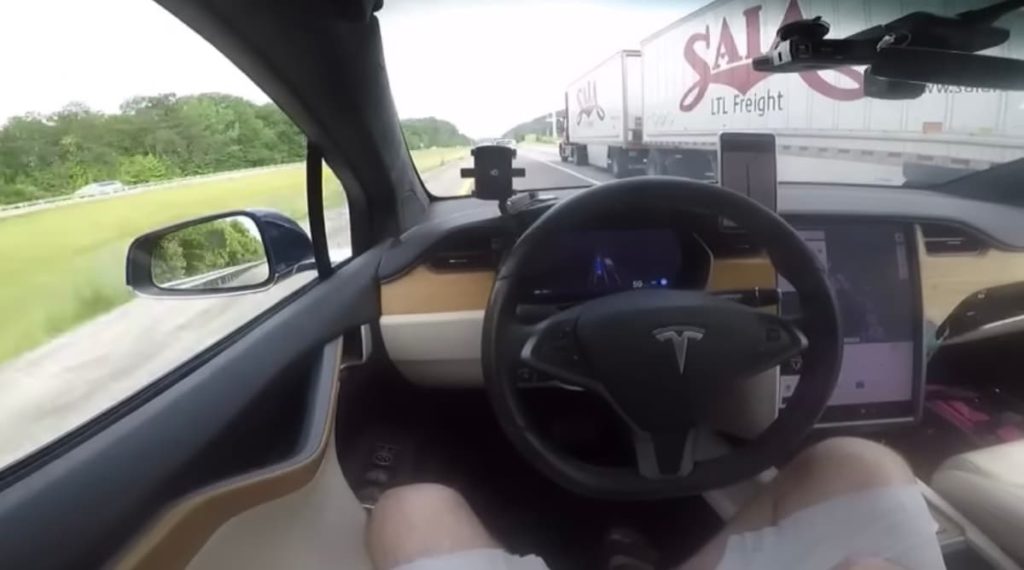 Hacker da Tesla descobre o secreto “Modo Elon”… que é incrível (vídeo)