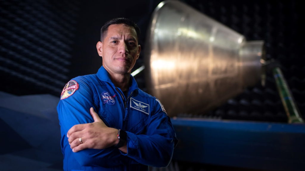 Astronauta vai bater recorde americano de dias no espaço, mas ficou lá por acidente