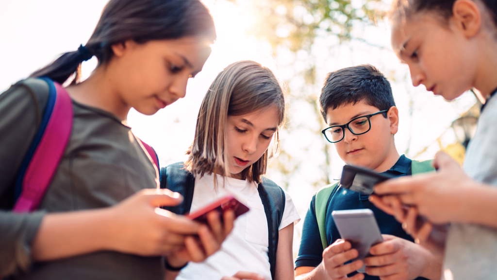 Telemóveis vão ser proibidos em escolas de Almeirim