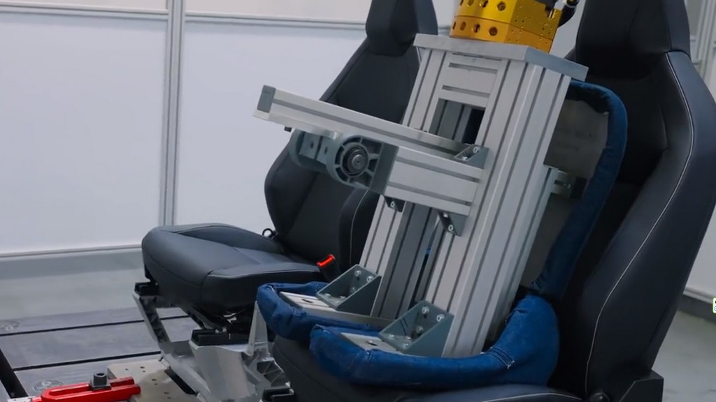 Tesla revela assentos do Cybertruck em teste de resistência