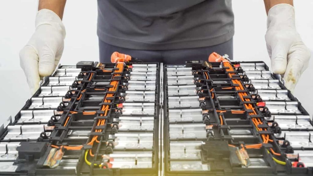 Produção de bateria para elétricos polui mais que um carro a combustão?
