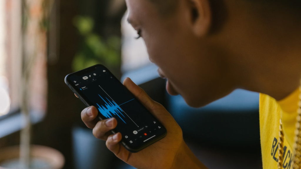 TikTok apresenta funcionalidade que permite que o utilizador cante para descobrir a música
