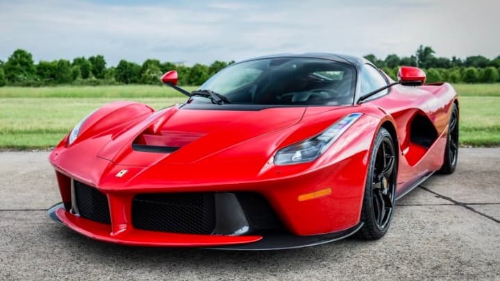 Um em cada seis Ferraris está nas mãos de milionários chineses. Governo desconfia