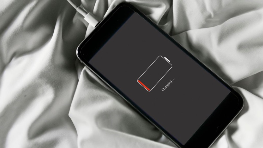 Carrega o seu iPhone durante a noite? Não o faça…