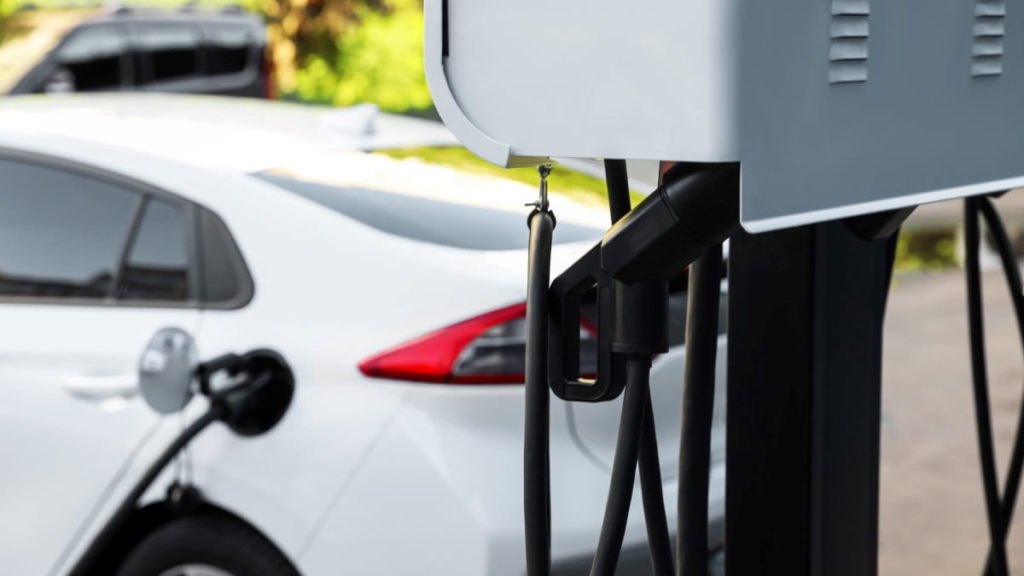 Canadá também vai proibir a venda de carros com motor de combustão interna em 2035