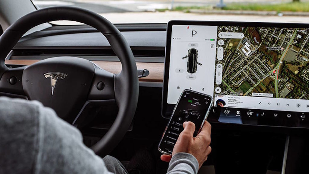 Se tem um Tesla, agora já o pode controlar ainda mais com a Siri no iPhone