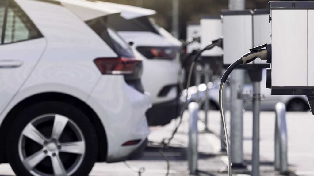 Alemanha encontrou a solução para acabar com falta de carregadores de carros elétricos