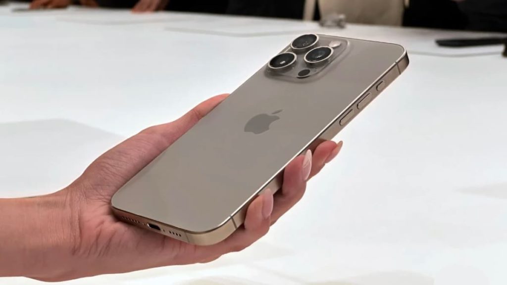 iPhone 15 e smartphones Android vão poder carregar-se mutuamente graças ao USB-C