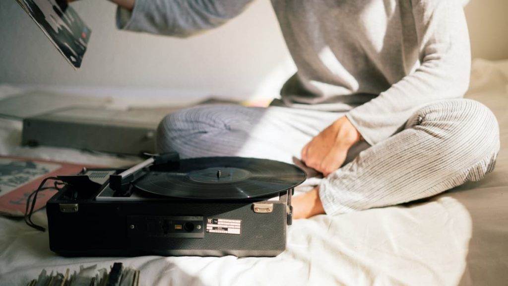 Quer ir além da música e saber o significado das letras? Este site é ideal