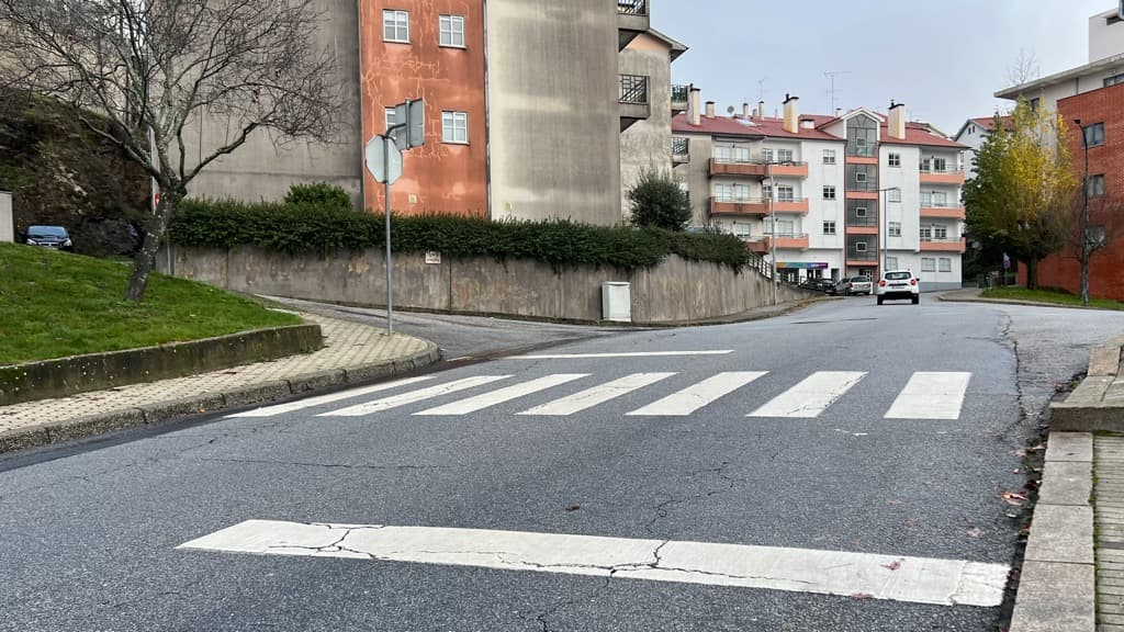Sabia que pode ser multado se não passar na passadeira?