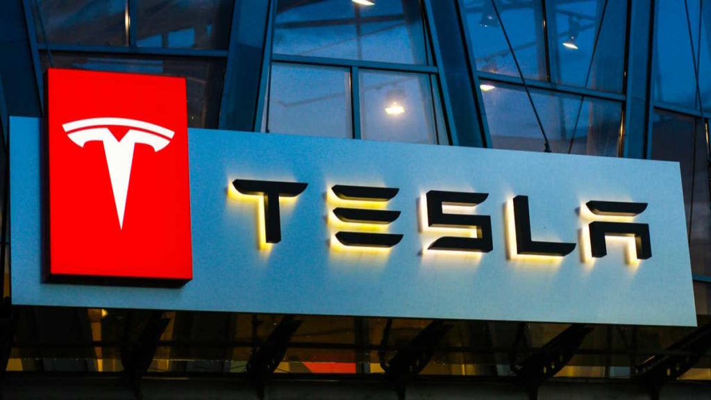 Lucros da Tesla derrapam enquanto a empresa de Elon Musk tenta recuperar as vendas