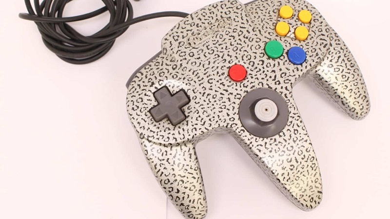 Comando raro da Nintendo 64 estava esquecido e vale mais de 1.100 euros