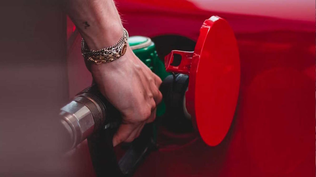 Sabia? Carros com e-fuel poluem cinco vezes mais que carros eléctricos